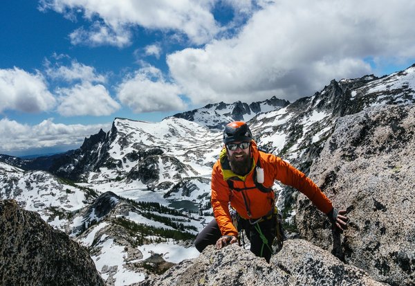 Quels sont les entraînements pour améliorer la technique de repos en alpinisme?